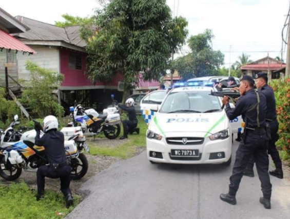 Seorang Wanita Dijadikan Tebusan Perompak Di Tongkang Pechah, Johor?