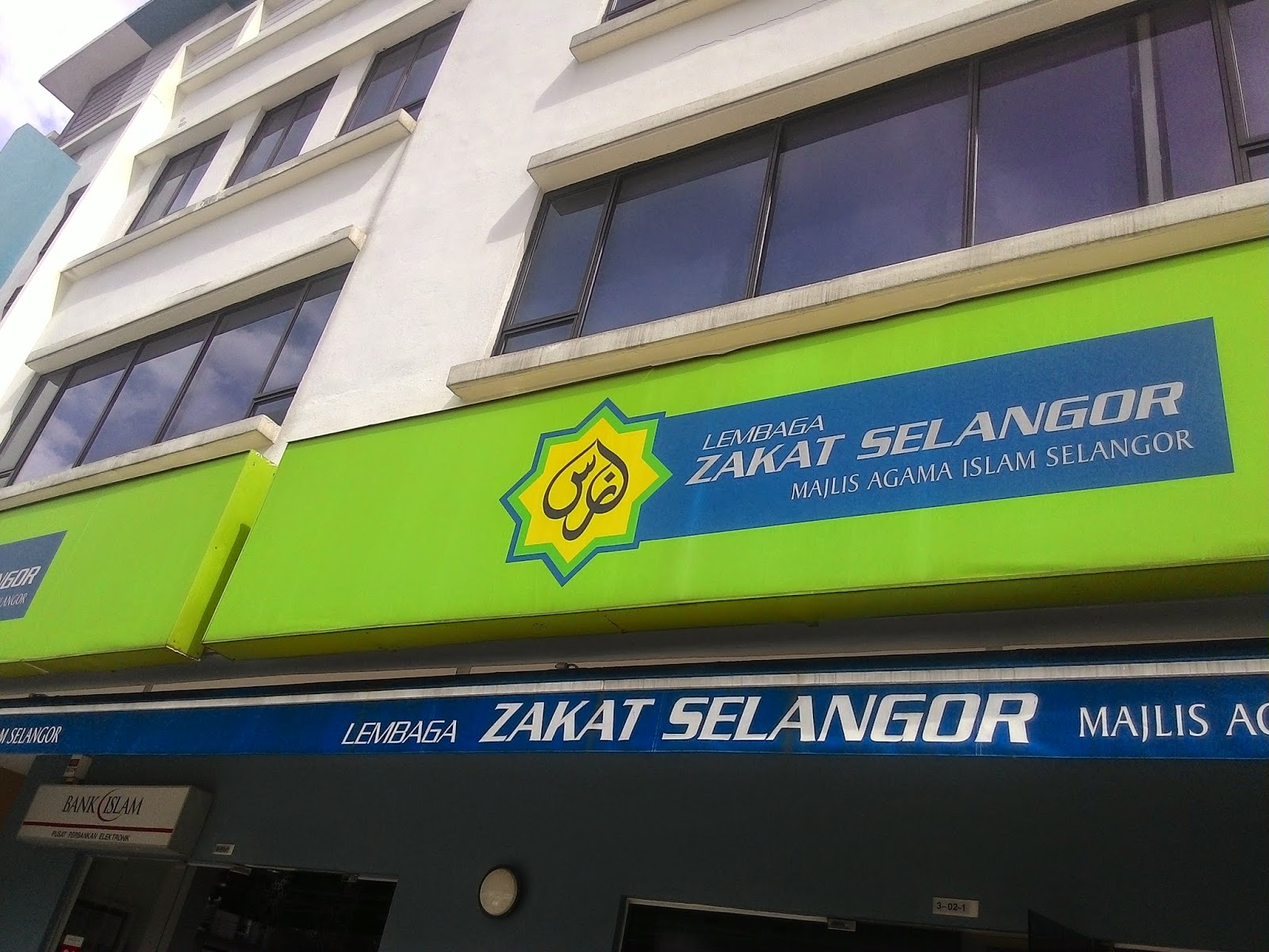Lembaga Zakat Selangor Akan Memberi Bantuan RM400 Kepada Ibu Bapa Yang Mempunyai Tiga Anak Bersekolah?