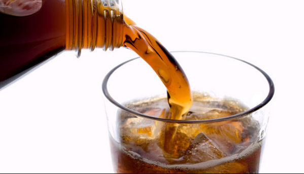 Tin Minuman Beralkohol Berselindung Dengan Air Berkarbonat Pepsi?