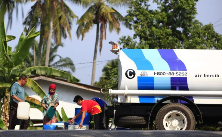 water_tank_truck_hulu_langat_dry_spell_20140221